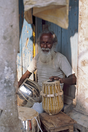 Drum maker
