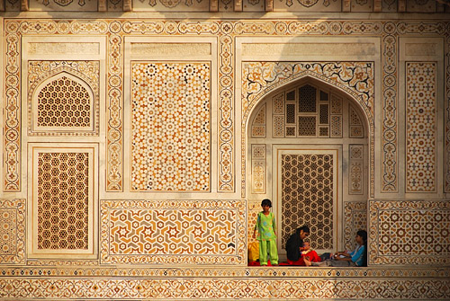 Family picnic at the Itmad-ud-daulah (Baby Taj)