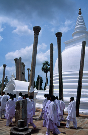 Worshipers at Thuparama Dagoba